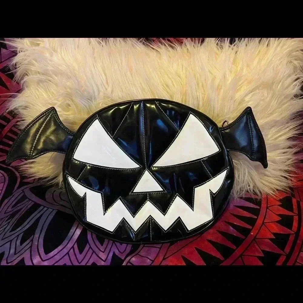 Sale🔥🔥🔥Nara prado bat winged bag